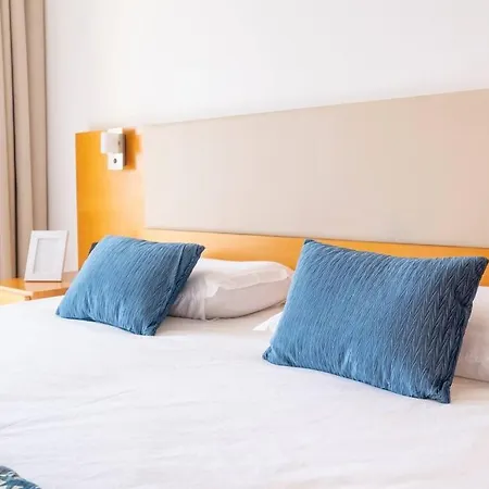 Sarah's By Galmi * Caniço