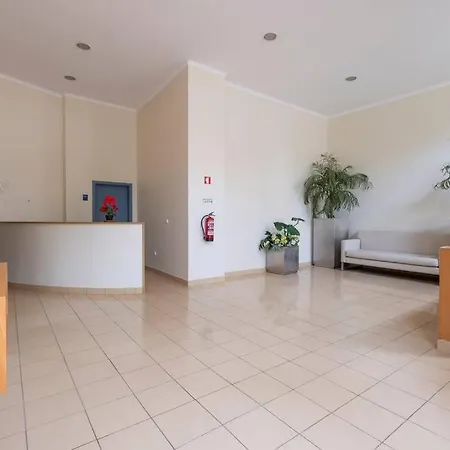 Sarah's By Galmi Caniço