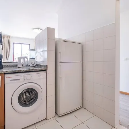 Sarah's By Galmi Caniço