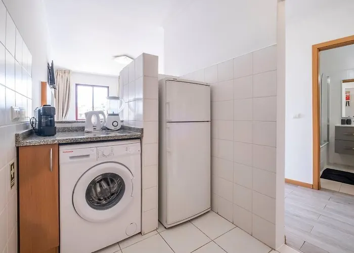 Sarah's By Galmi Caniço